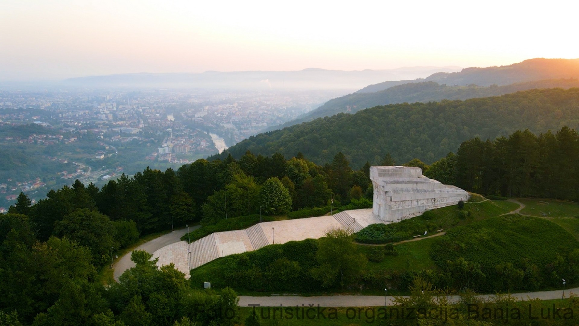 Foto: Turistička organizacija Banja Luka | Banj Brdo, spomenik NOB-u